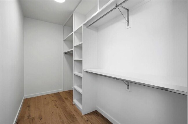 Building Photo - 4404 Mount Vernon Dr