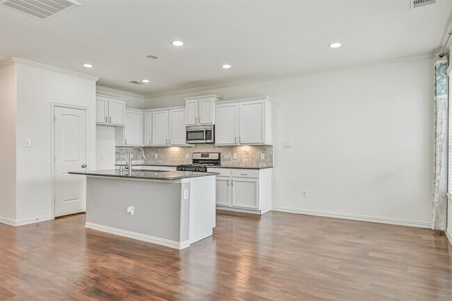 Building Photo - 4511 Apple Point Ln