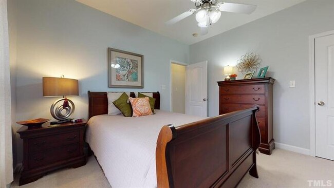 Building Photo - Gorgeous End Unit Townhome in Wake Forest