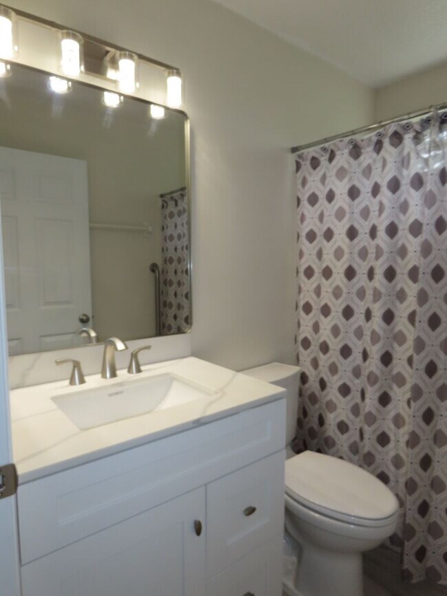 Building Photo - Spacious 4 Bedroom Pool Home Plus Addition...