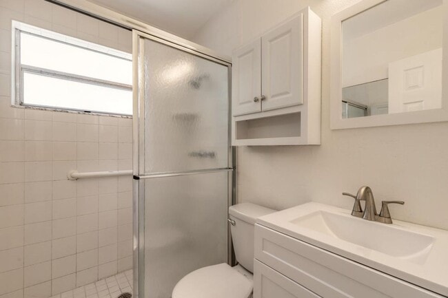 Building Photo - 2/1 plus bonus room in Holly Hill