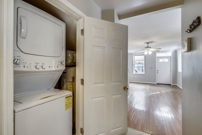 Building Photo - End Unit 3 + 2.5 HISTORIC TH with Garage i...