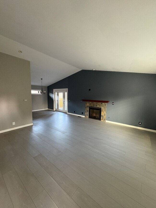 Building Photo - Kirkland Rambler - 3 bedroom 1.75 bath