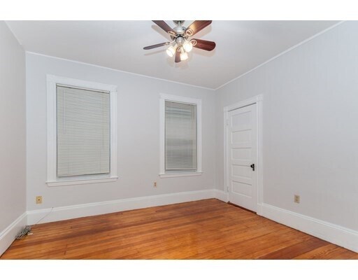 Building Photo - 33 Putnam Ave