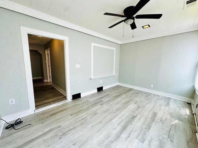 Building Photo - 3 Bedroom home in the Chickasaw Neighborho...