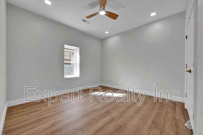 Building Photo - 1720 34th Pl N