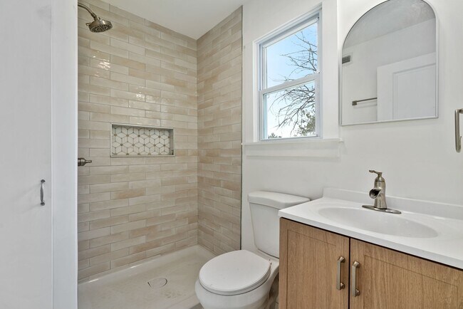 Building Photo - Beautiful Fully Renovated 3 Bedroom Home In Swissvale.  Available Immediately.