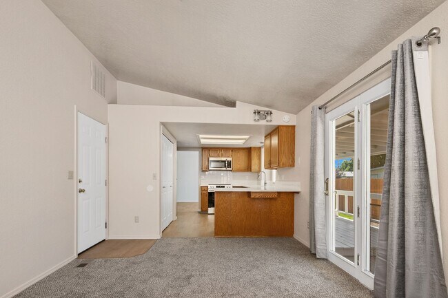 Building Photo - Lovely 3 Bedroom 2 Bath, 1350 Square Foot ...