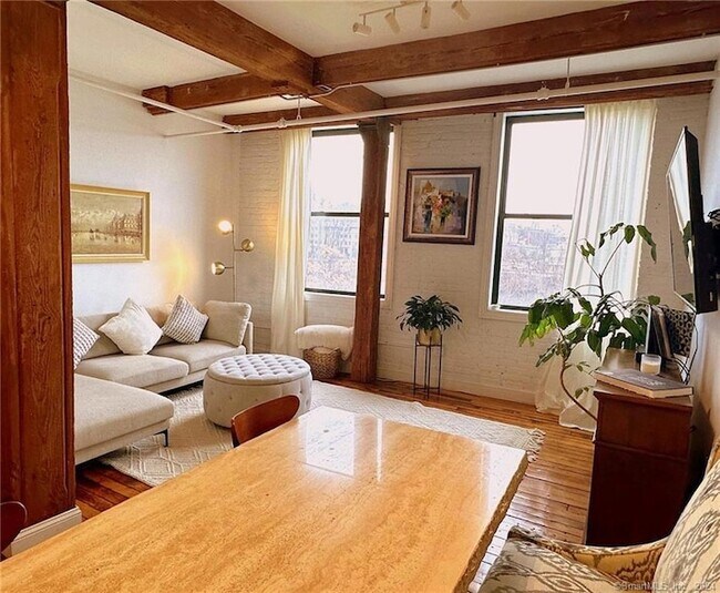 Building Photo - 145 Canal St E