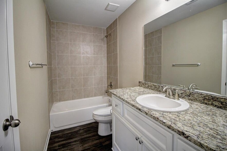 Building Photo - 5811 Cebra St