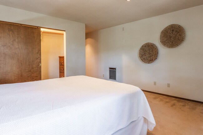 Building Photo - 283 Monterey Pine Rd