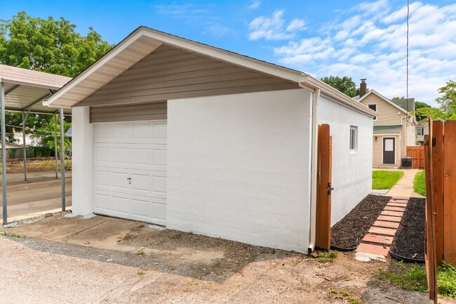 Building Photo - 5341 Magnolia Ave