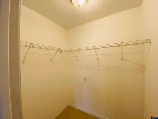 Building Photo - 502 Albatross Dr