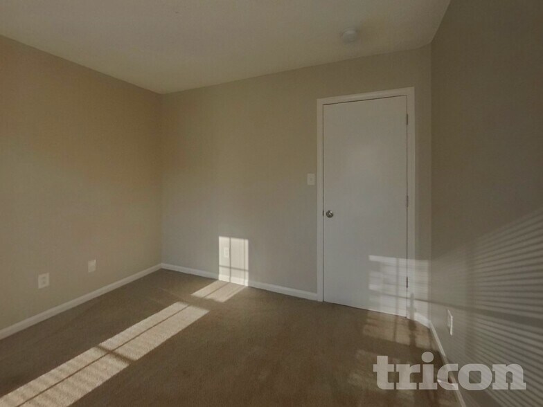 Building Photo - 6207 Linda Vista Ln