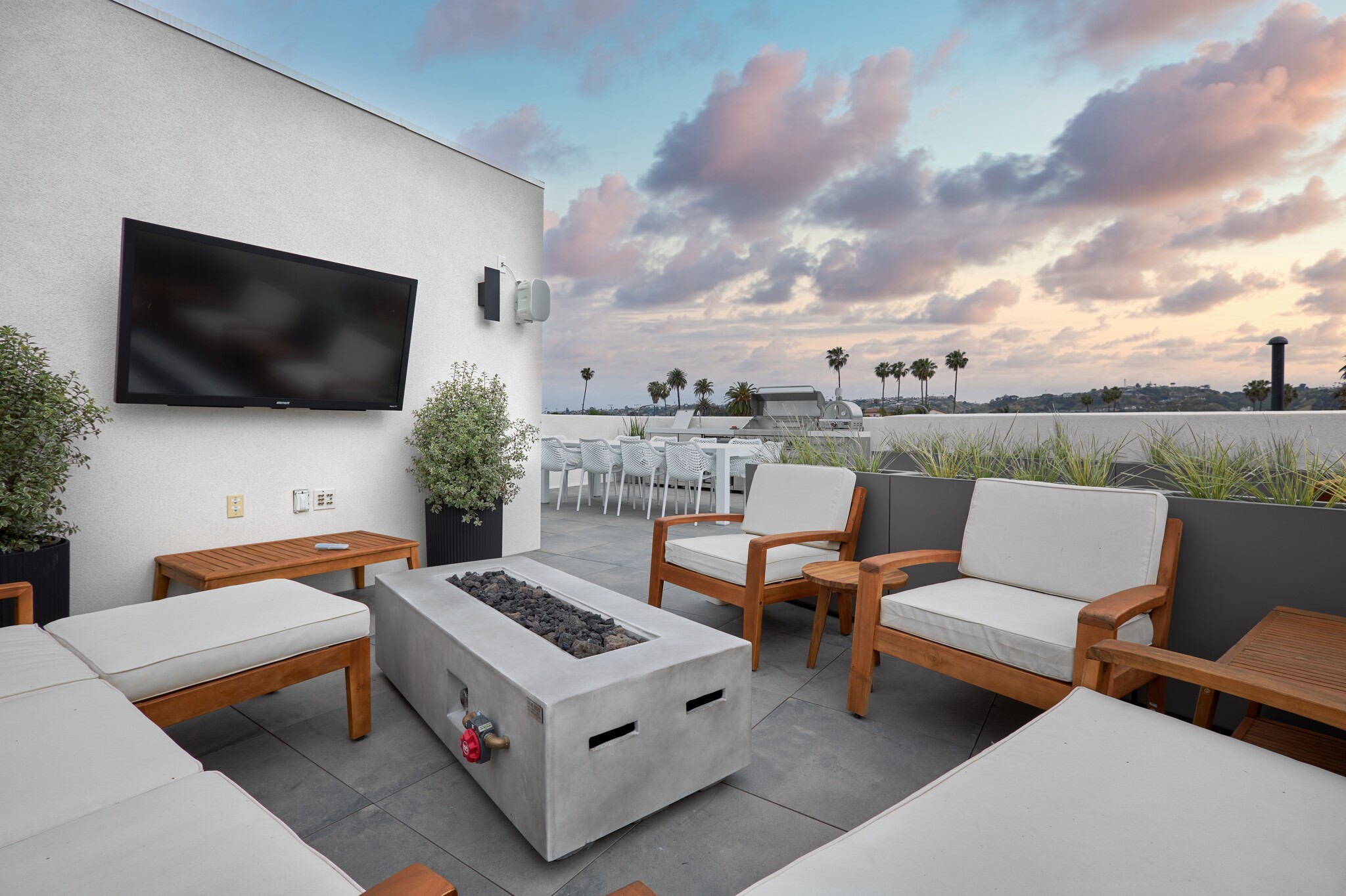 Building Photo - 2929 S La Brea Ave