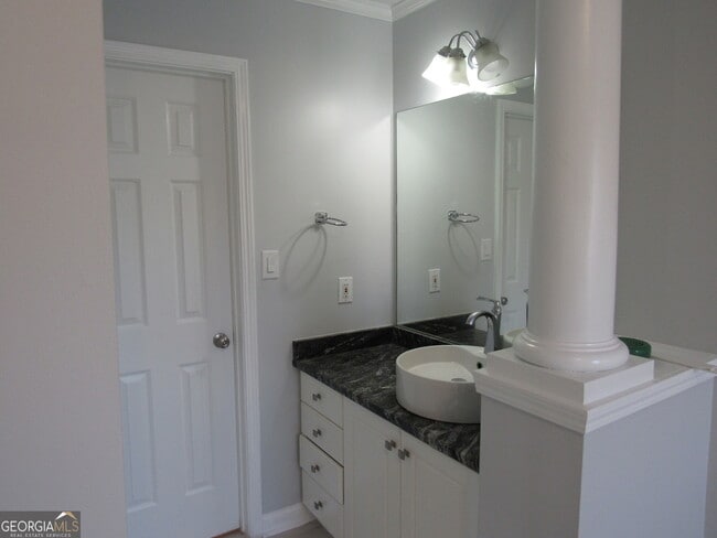 Building Photo - 305 Sunderland Cir
