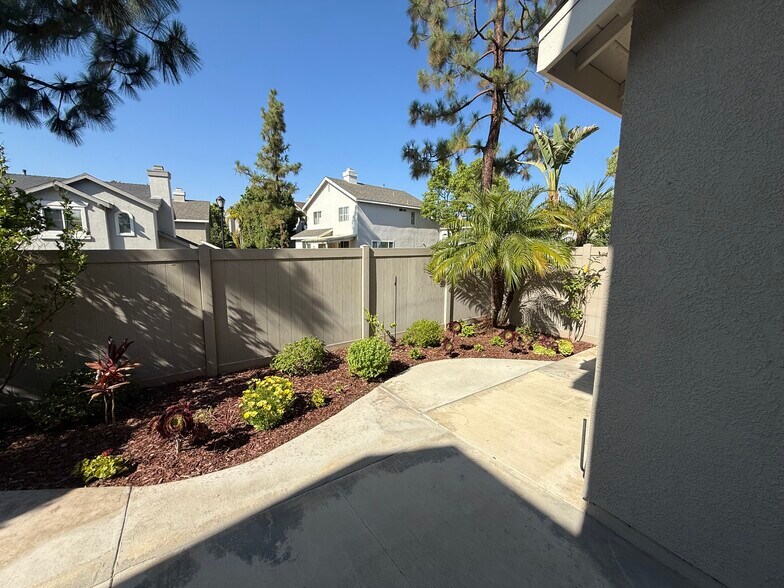 Building Photo - 748 North Siavohn Drive