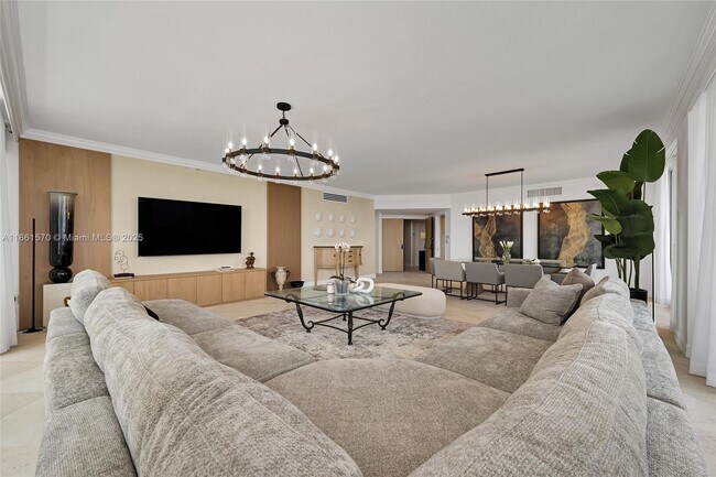 Building Photo - 9559 Collins Ave
