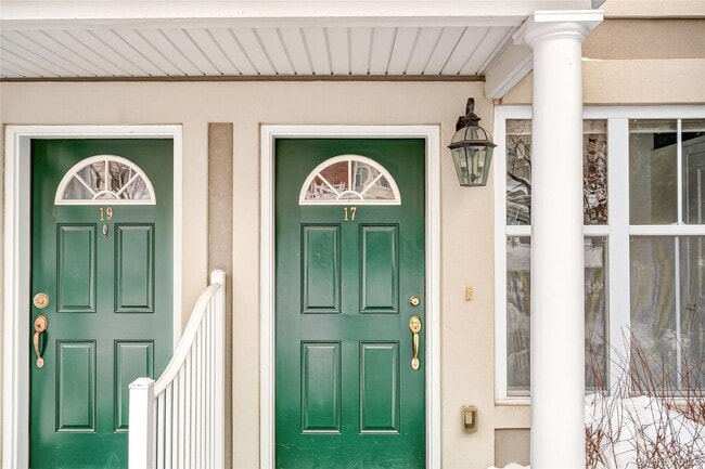 Building Photo - 17 Harbor Pointe Dr