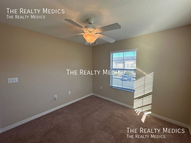 Building Photo - 272 Carina Cir