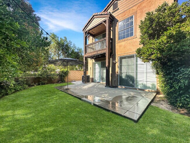 Building Photo - Discover the Essence of Luxury Living in V...