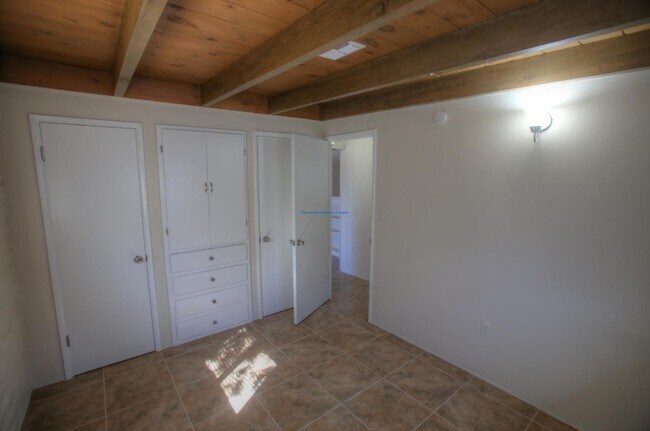Building Photo - 1242 N Roberts Way