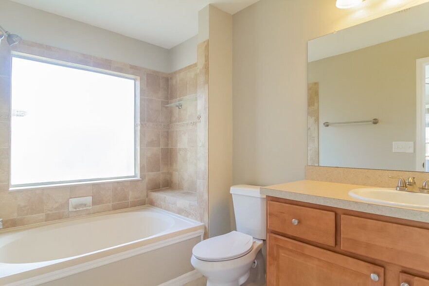 Building Photo - 2272 Grand Tree Ct