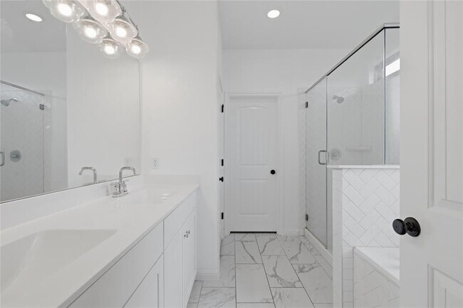 Building Photo - 12900 Cerro Castellan Trace