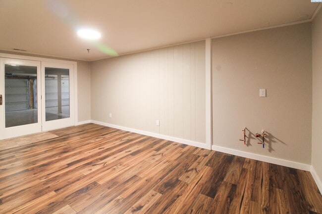 Building Photo - 4 BD, 4 BA House in Kennewick- Views of th...