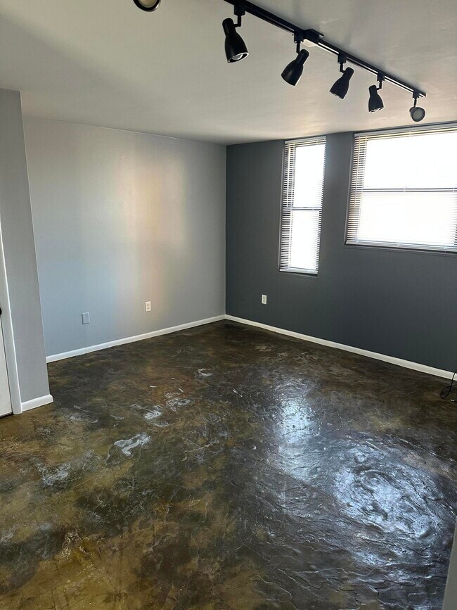 Building Photo - 703 Wilkinson Blvd