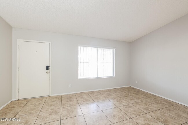 Building Photo - 7719 W Clayton Dr