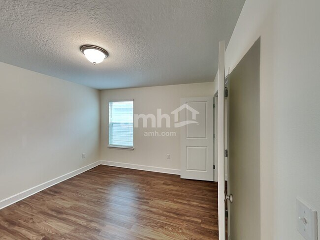 Building Photo - 4609 Birdsong Dr