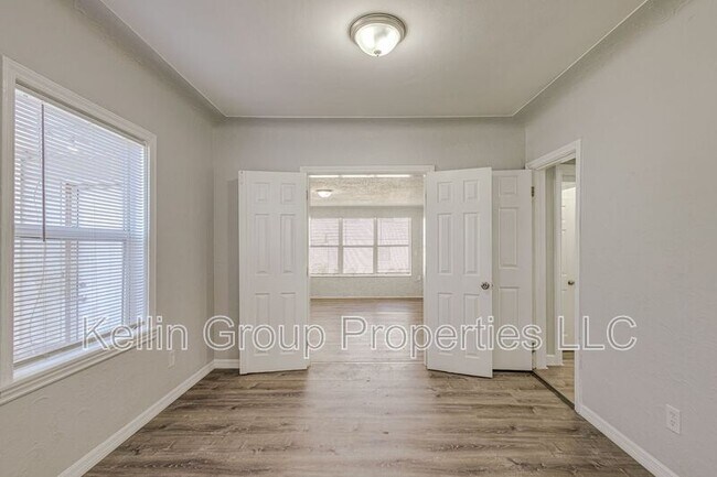 Building Photo - 875 19th Ave S