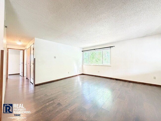 Building Photo - 6115 Glen Mary Ln SE