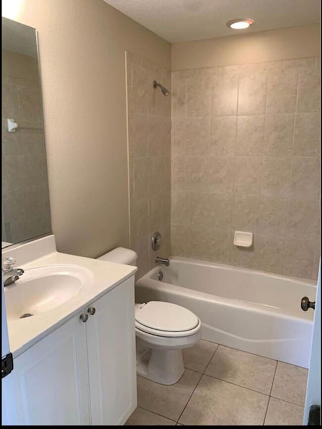 Building Photo - Charming 4 bed - 2 bath in North Port, Available Now!