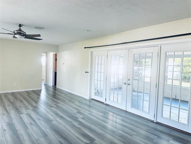Building Photo - 2483 66th Terrace S