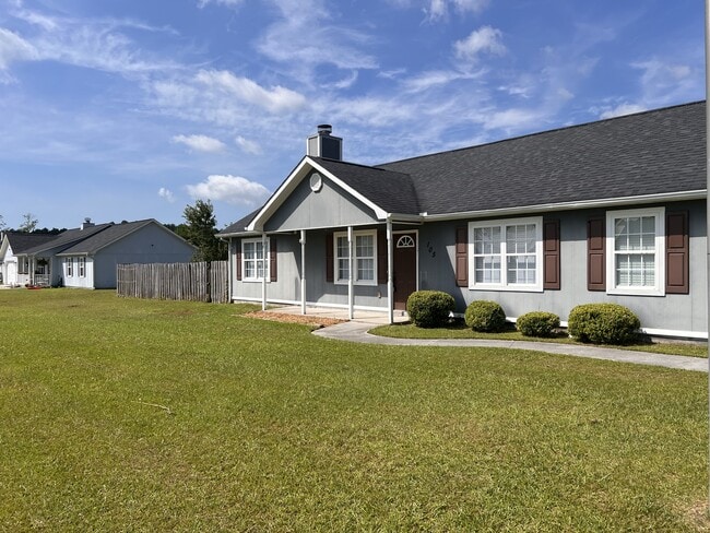Building Photo - 105 Foxtrail Dr