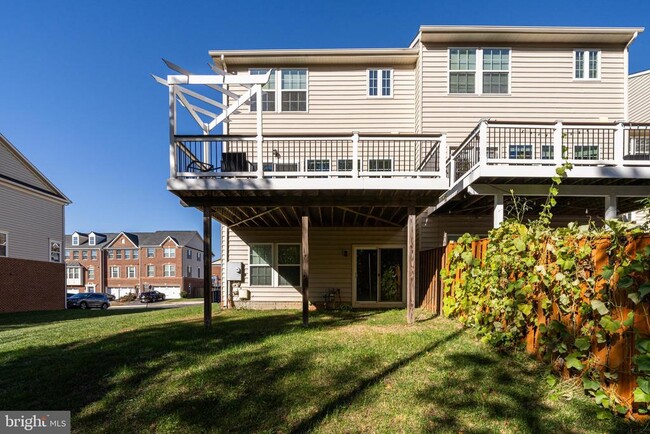 Building Photo - 25850 Clairmont Manor Square