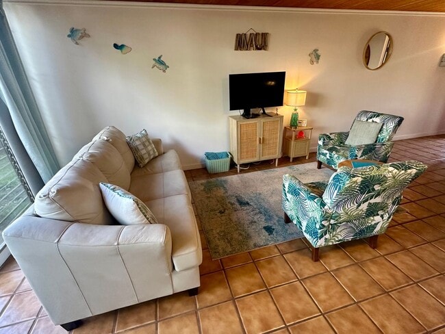 Building Photo - Ocean Front Complex w/ Pool & Amenities, F...