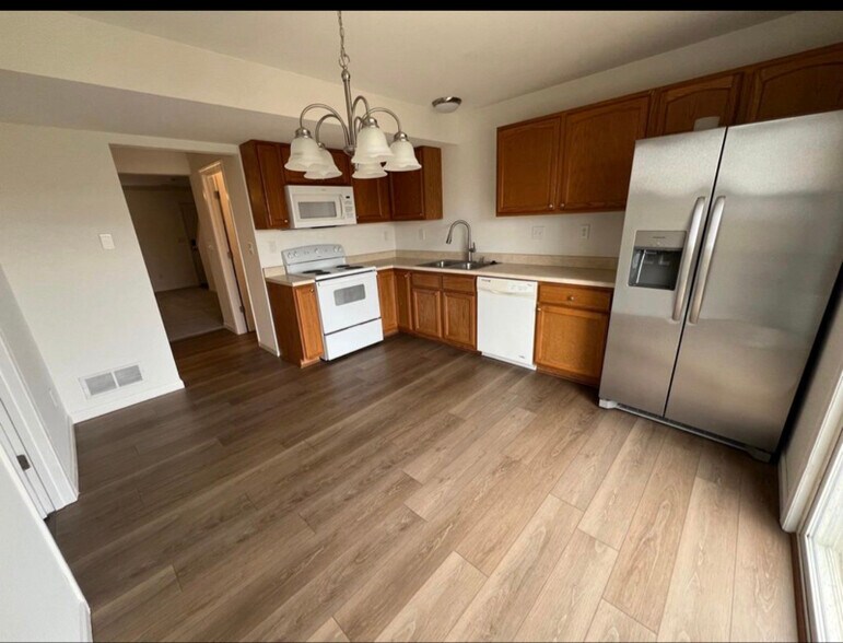 Building Photo - 823 Navajo Trail