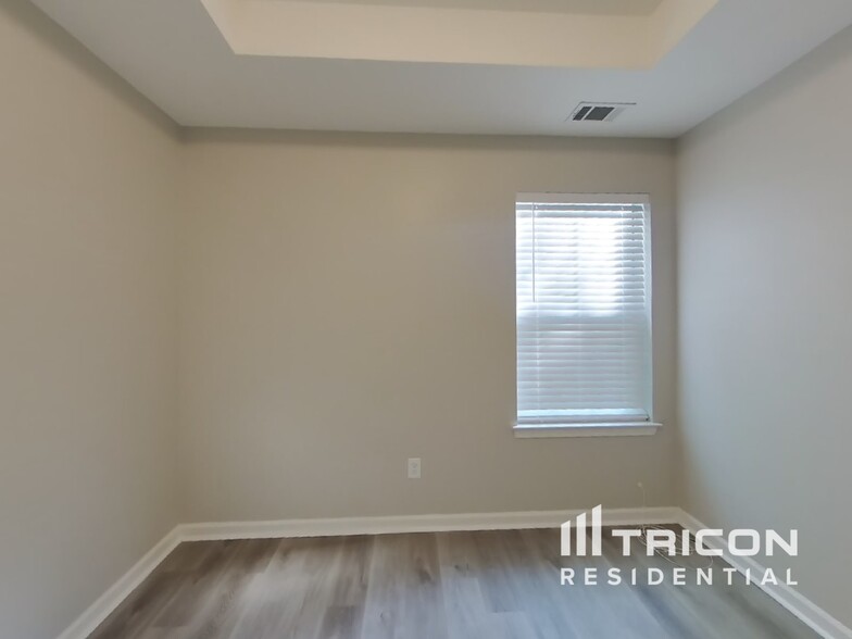 Building Photo - 308 Hidden Creek Ln