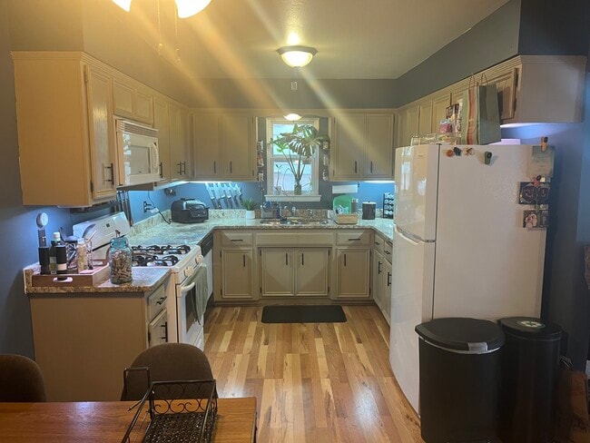 Building Photo - 12133 W Bluemound Rd