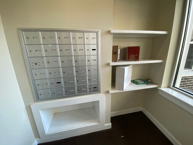 Building Photo - 20 Pond St