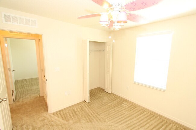Building Photo - 1019 Wood Cv