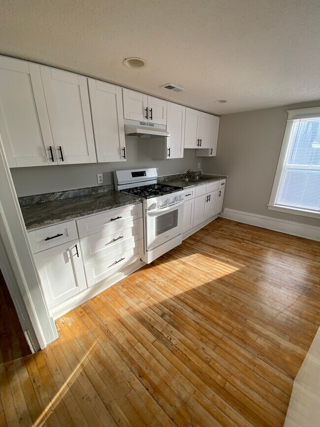 Building Photo - 2901 28th Ave S