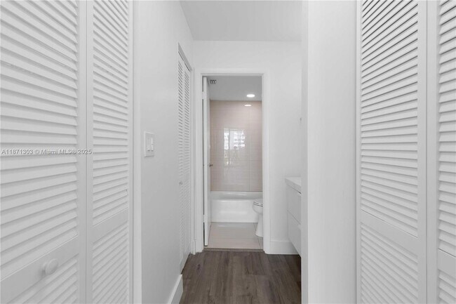 Building Photo - 1300 NE Miami Gardens Dr