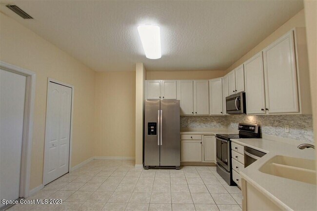 Building Photo - 264 Intrepid Way