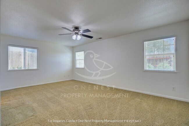 Building Photo - 4 Bedroom, 2 bathroom home with fenced yard