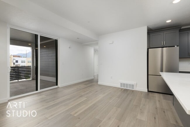 Building Photo - Modern Comfort in Midvale – 3 Bed, 2 Bath ...
