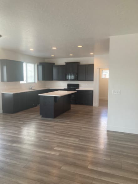 Building Photo - 2131 E 970 N